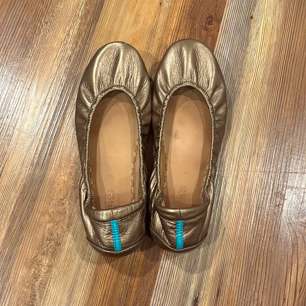 size 7 metallic tieks